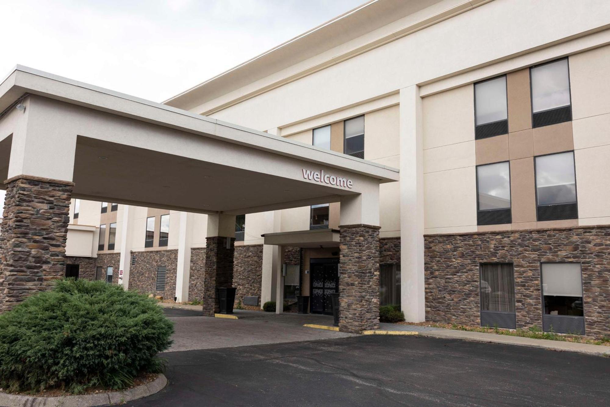Hampton Inn Kent/Akron Area Kültér fotó